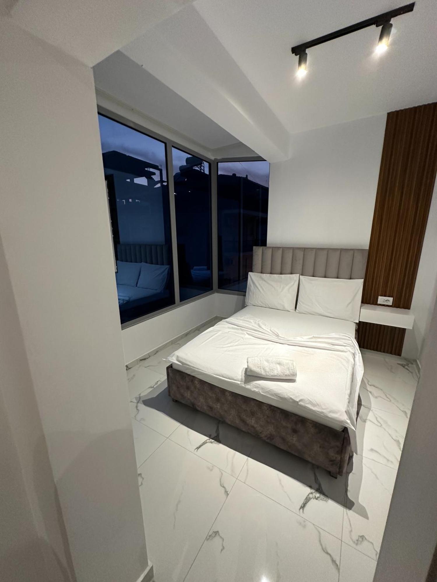 Hotel Elisabet Sarande Ngoại thất bức ảnh