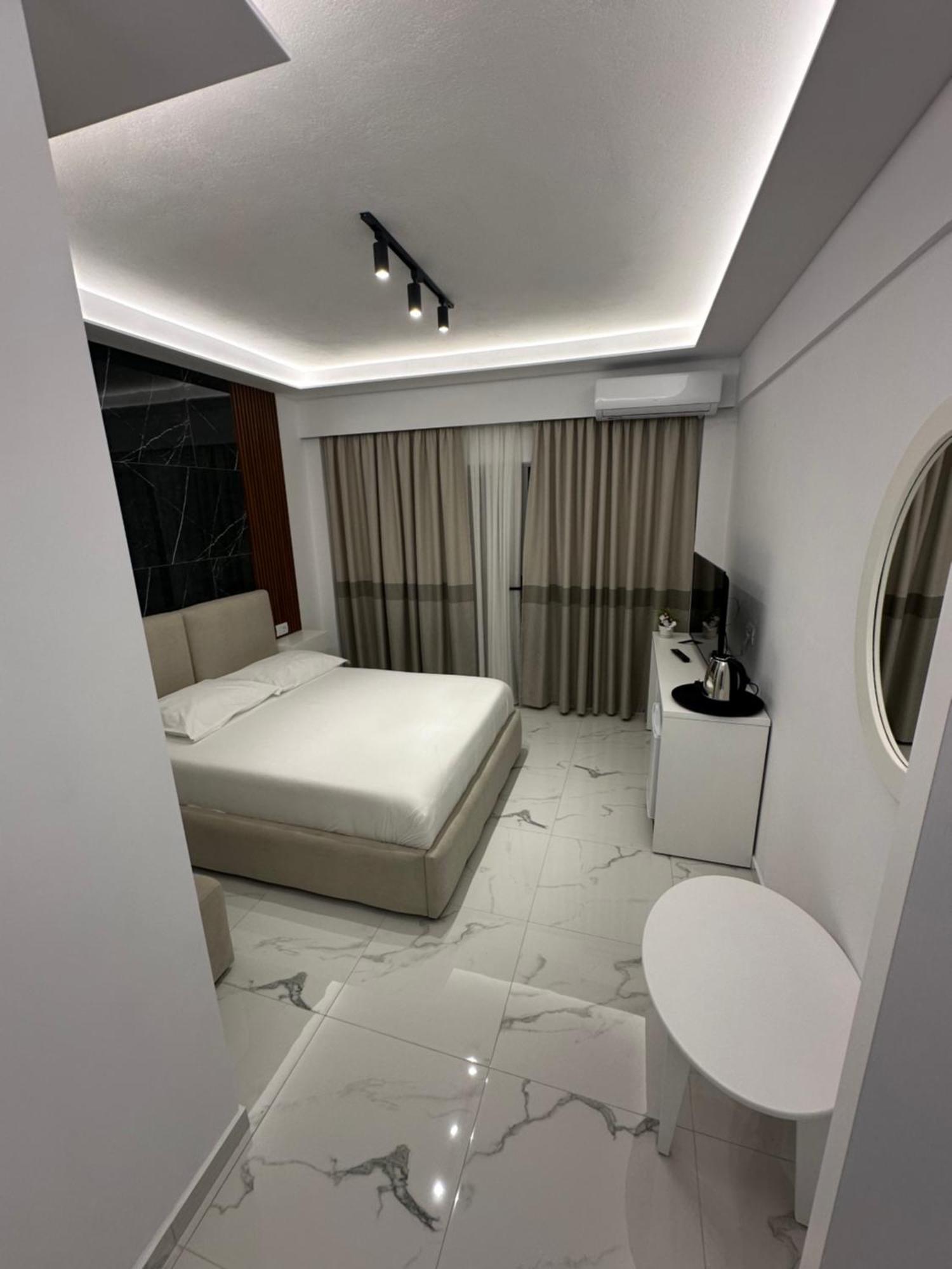 Hotel Elisabet Sarande Ngoại thất bức ảnh