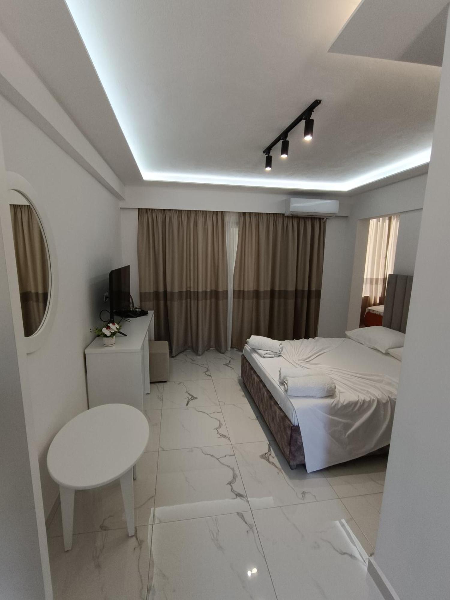 Hotel Elisabet Sarande Ngoại thất bức ảnh